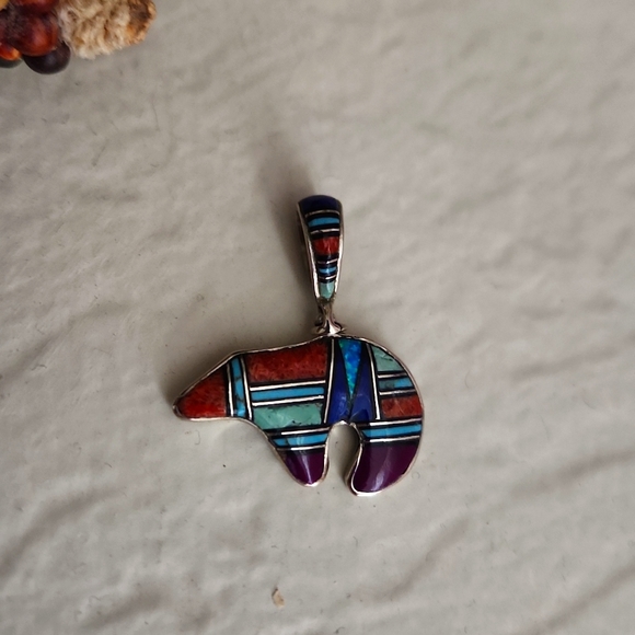 Amazing Vintage Native American Inlaid Bear Pendant 💙🐻💜 - Picture 9 of 16
